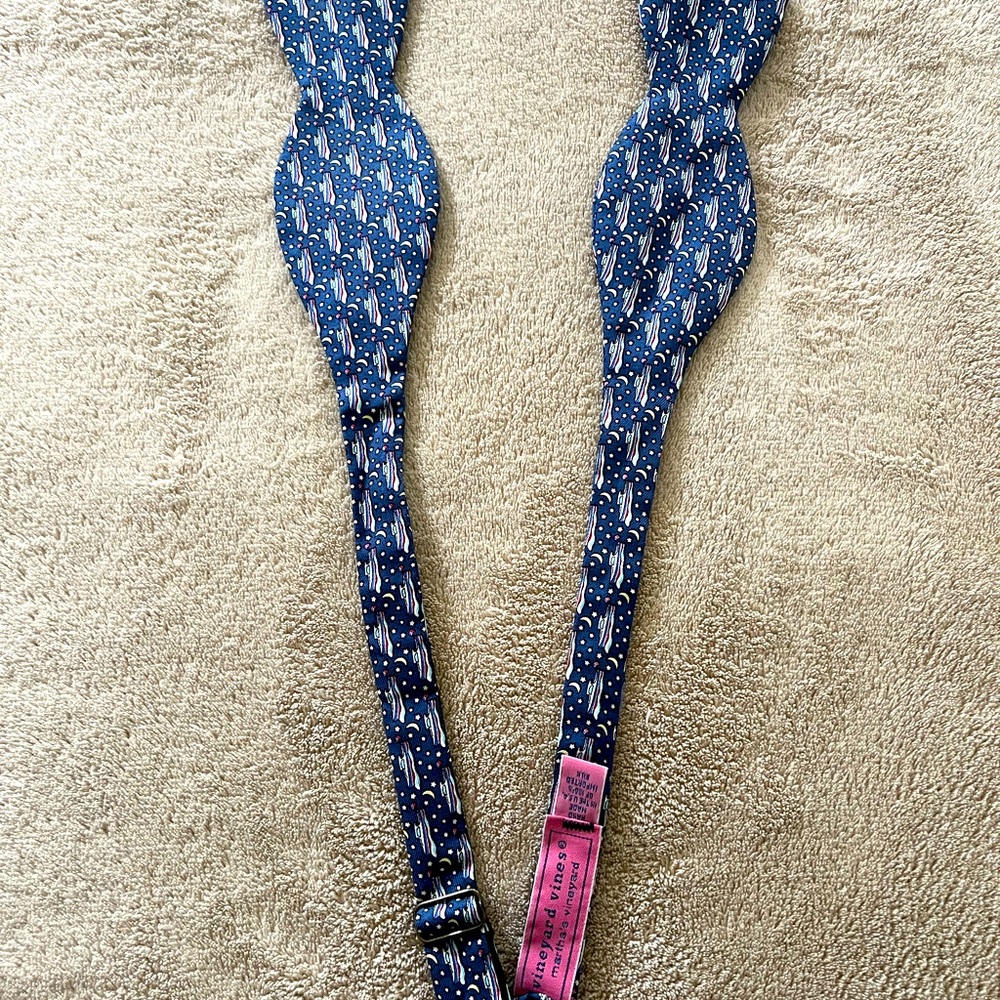 Vineyard Vines Men’s bow tie